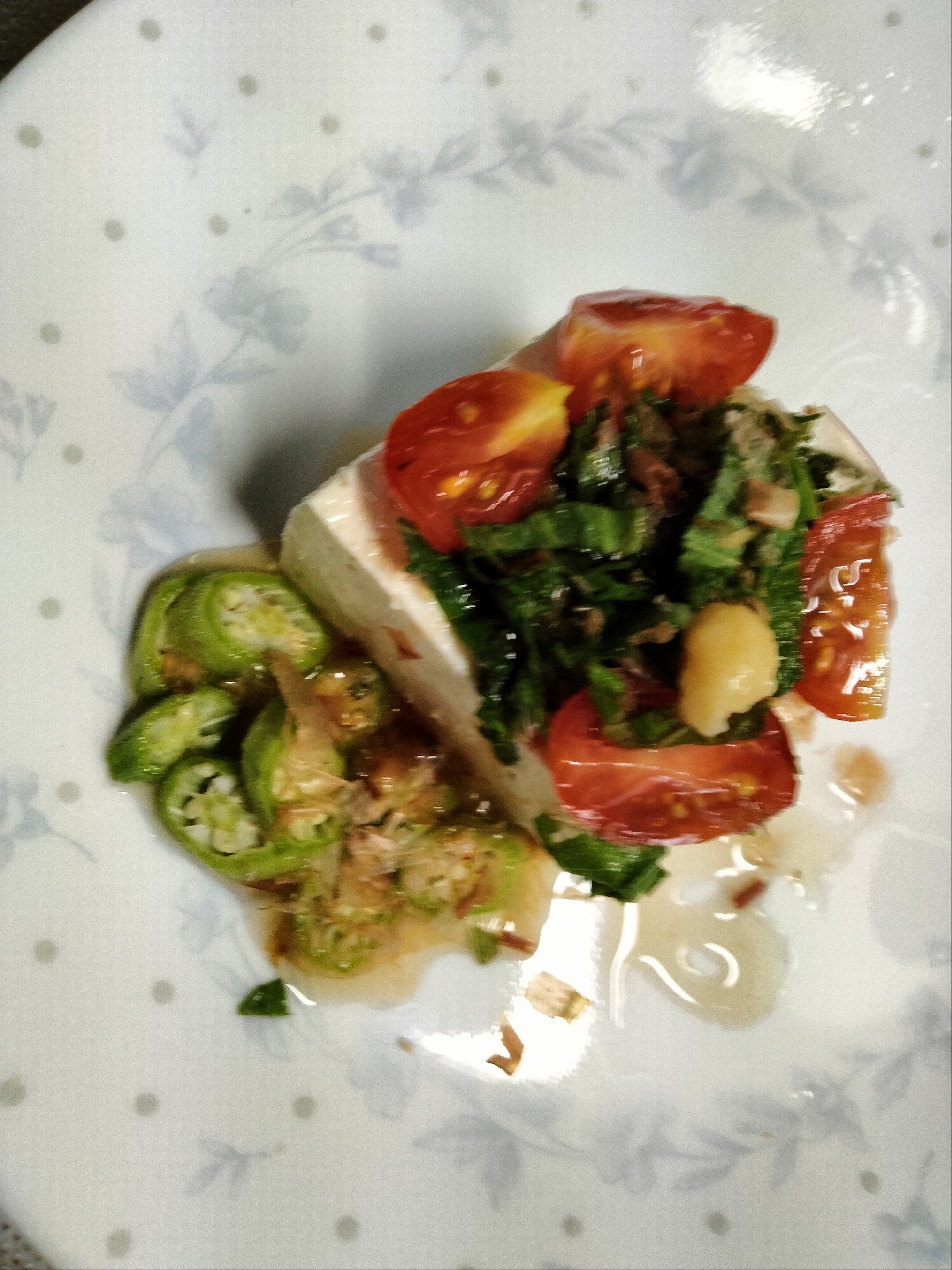 冷奴アレンジ 夏野菜たっぷり♡オクラ大葉トマトのせ