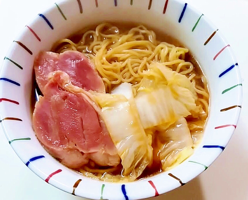 白菜と厚切りハムのラーメン