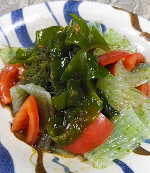 刺身蒟蒻海藻トマトの柚子胡椒ダレがけ