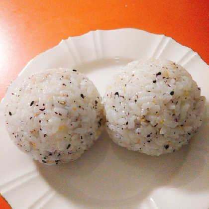 こちらも、オリーブと胡麻の風味！ゆかりの塩味で、とっても美味しかったです♪素敵なアイデアありがとうございましたo(^o^)o