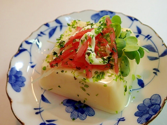 かいわれ大根と紅生姜のあおさマヨかけ卵豆腐