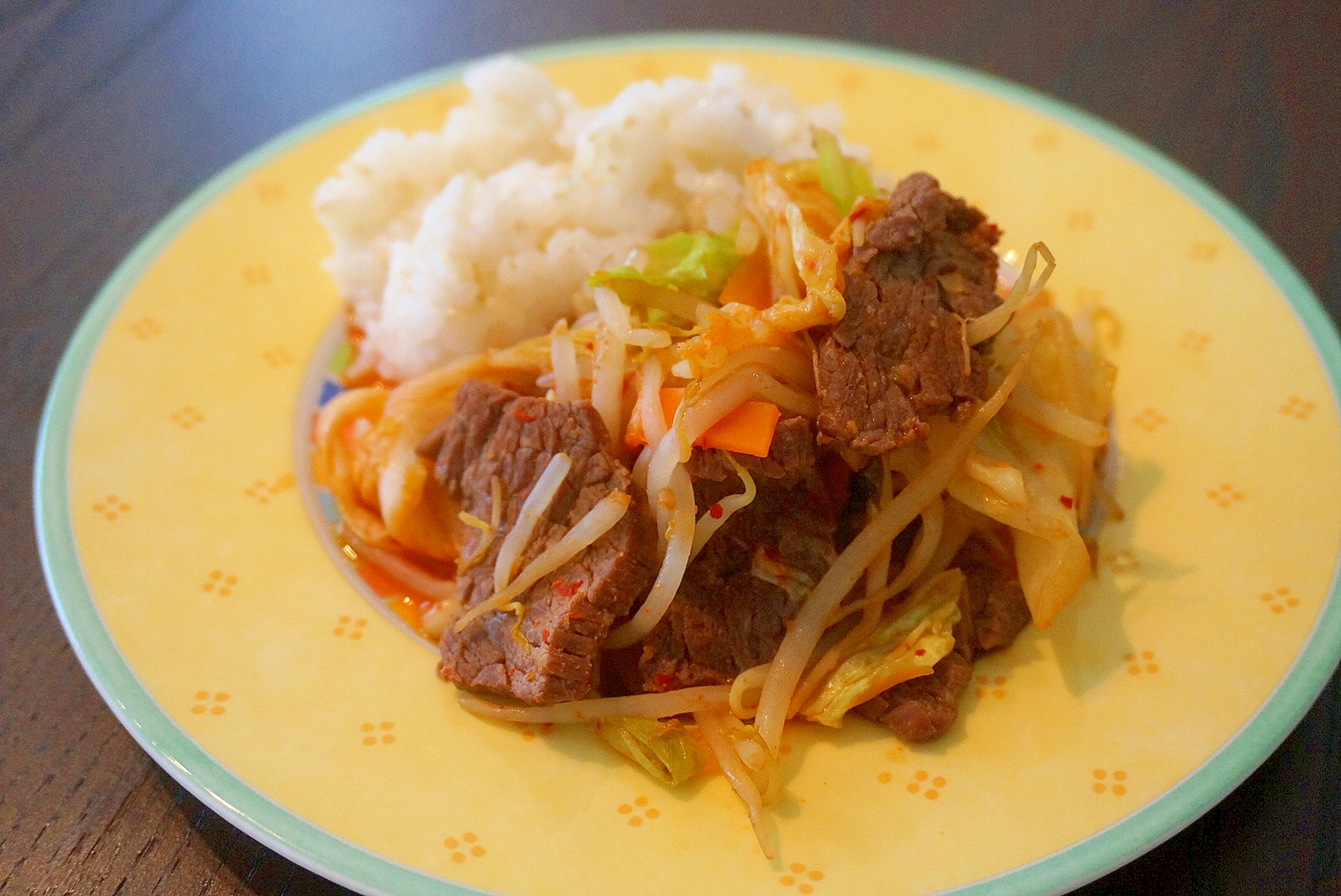 牛ロース薄切りのキムチ野菜炒め