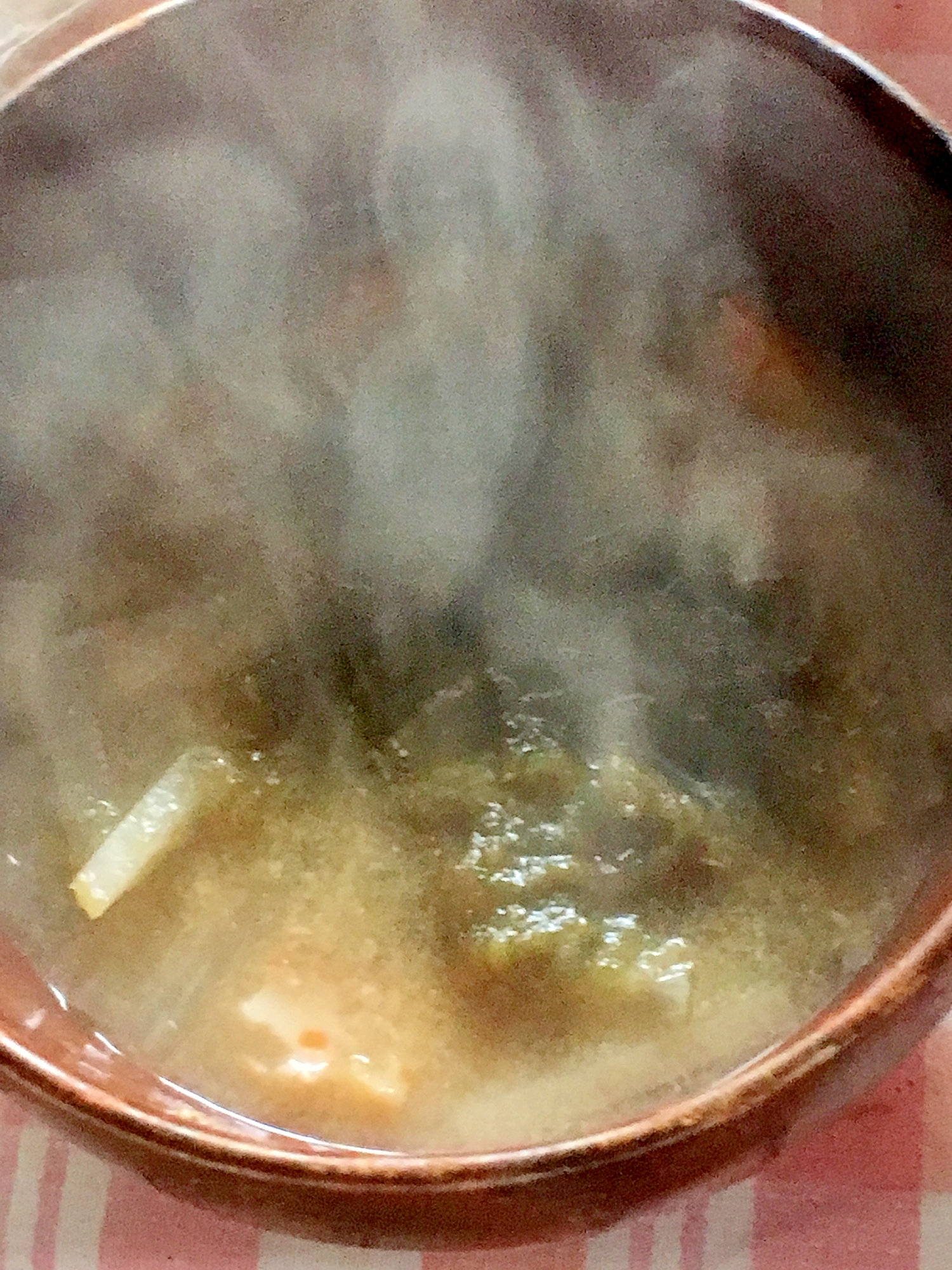 大根、とろろ昆布、煮干し、揚げかまぼこの味噌汁