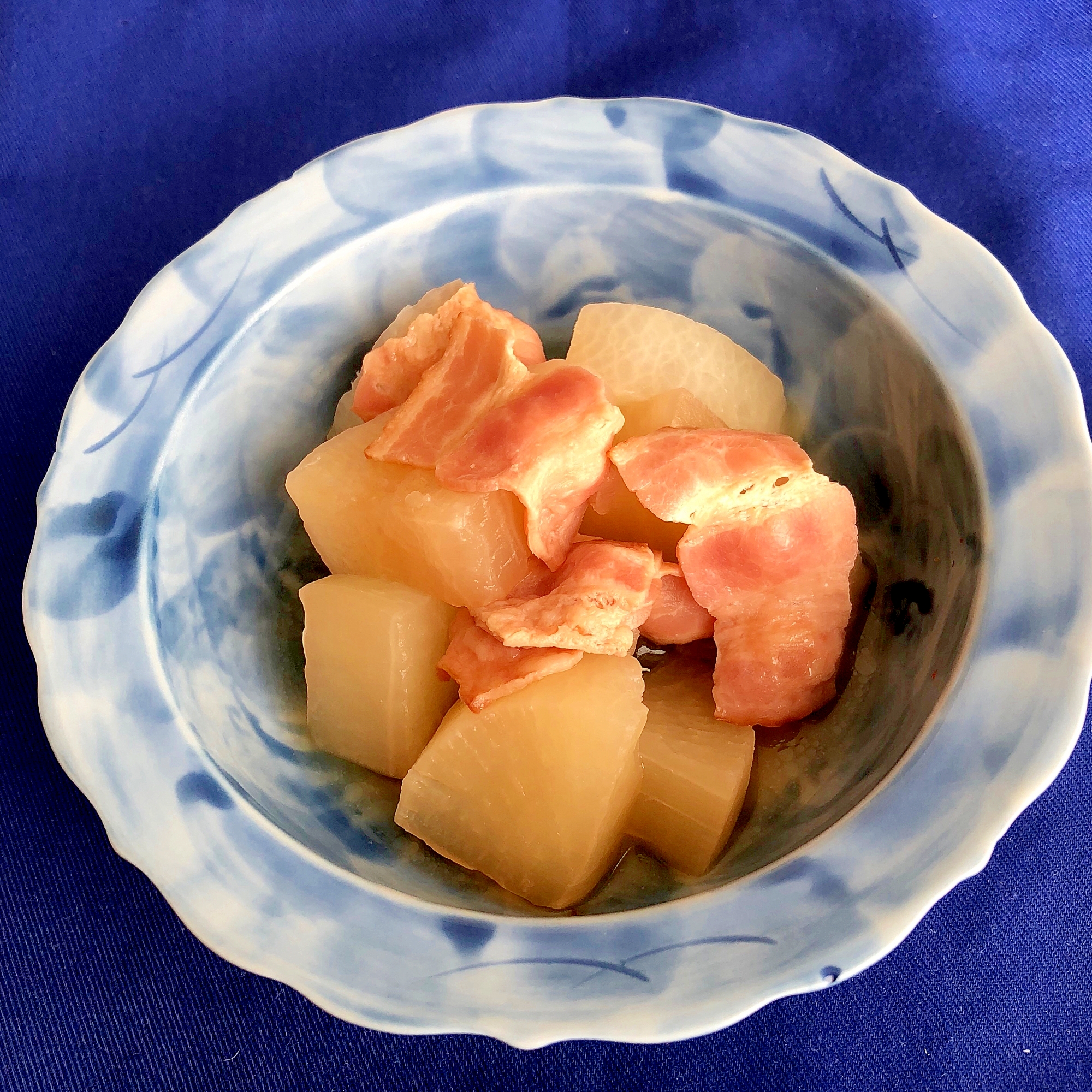 大根とベーコンの煮物