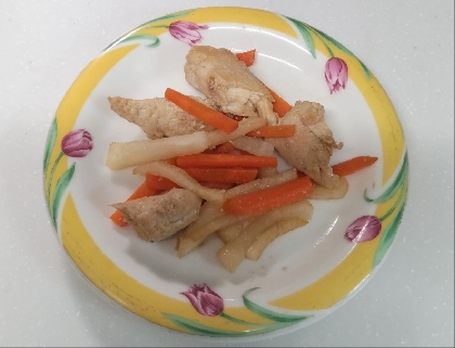 ごめんなさい(_ _;)豚肉解凍したつもりが、鶏肉だったので(汗)そのまま作りました☆実家の太め大根でとてもおいしかったです♥ここさんの大根の方が大きいかもです