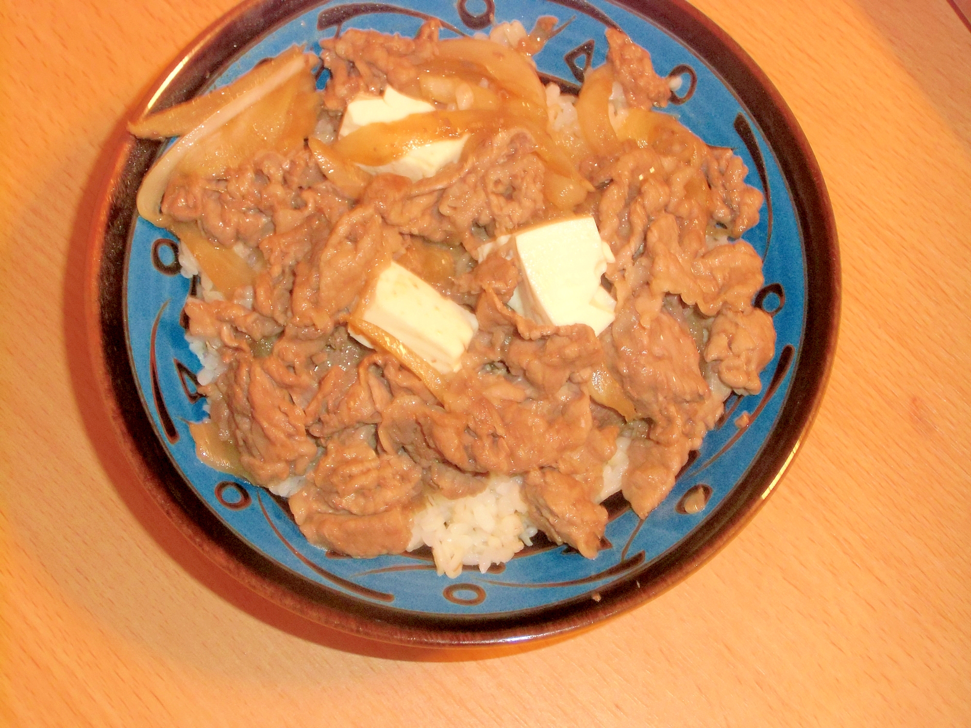 牛肉のケチャップ炒めマヨ豆腐丼
