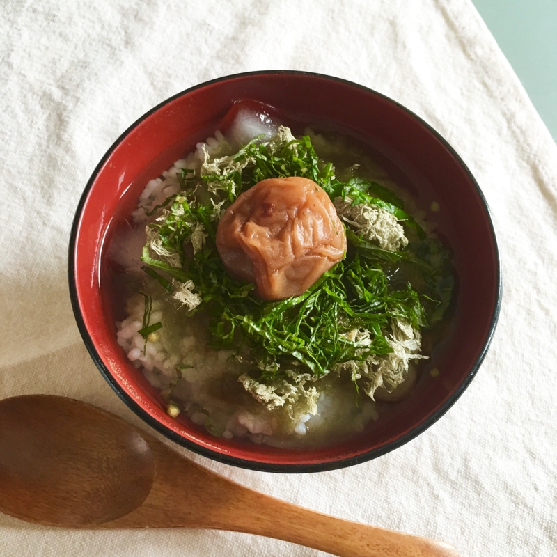 梅抹茶粉末で♪とろろ昆布梅青じそ冷やし茶漬け♡