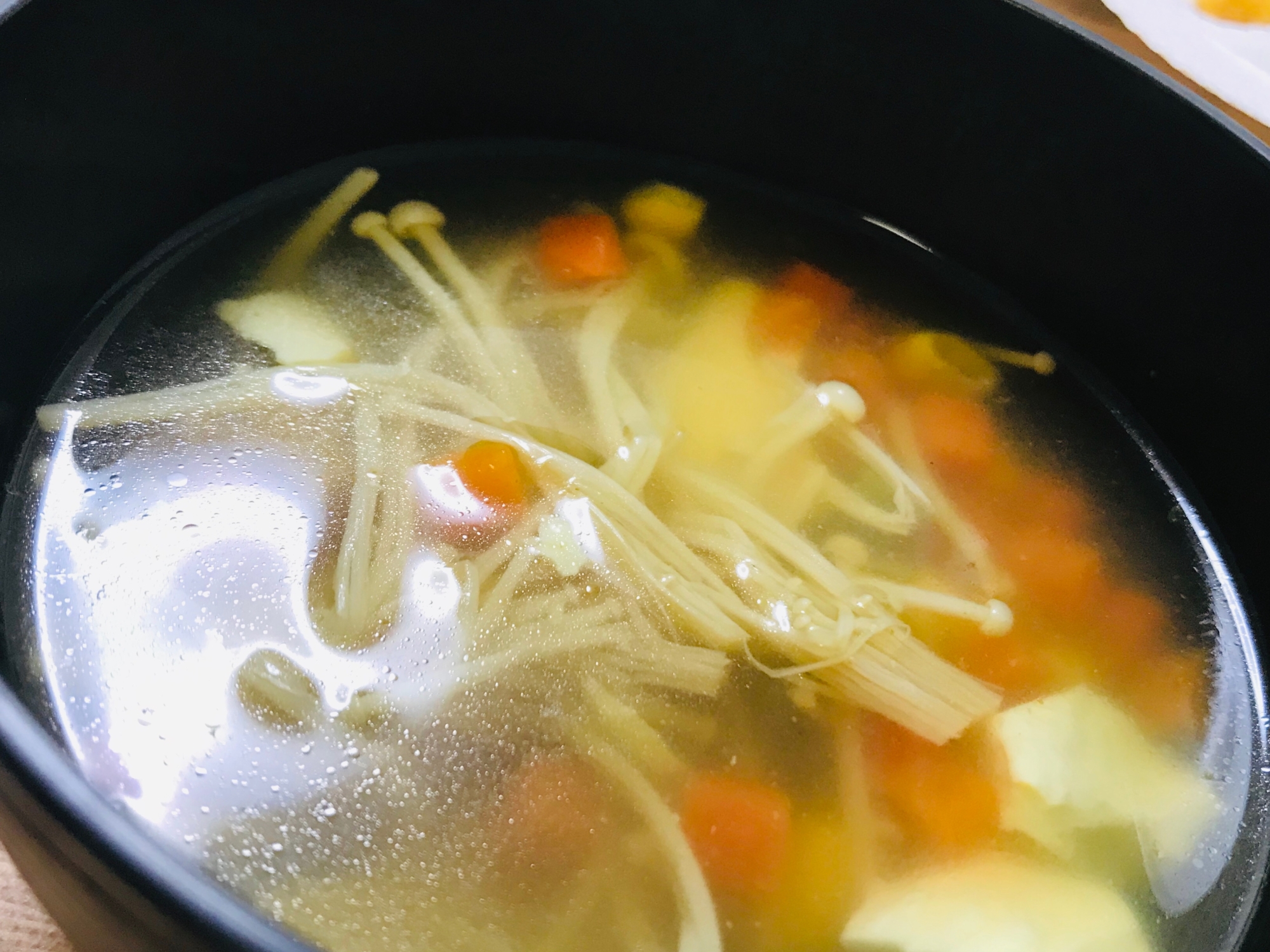 ミックスベジタブルを使ったカレー風味コンソメスープ