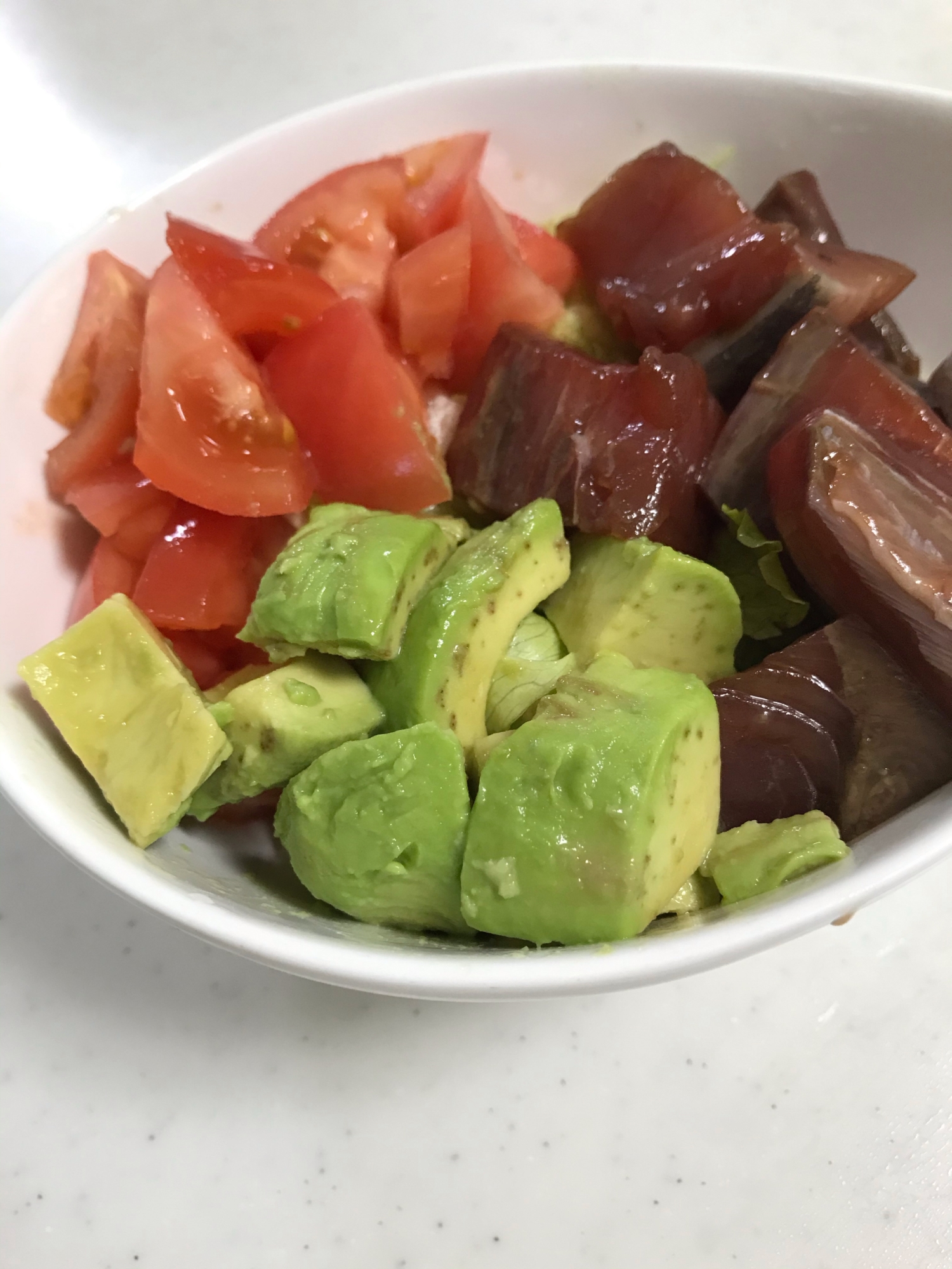 ブリ、アボ、トマ丼