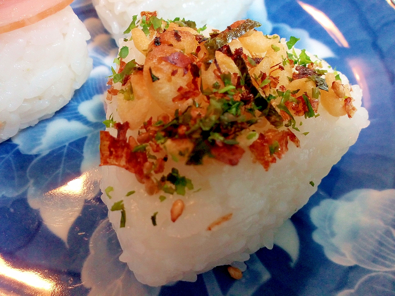 天かすと鰹ふりかけと青のりの焼きおにぎり