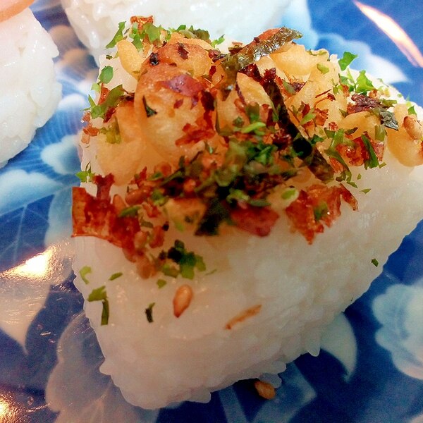天かすと鰹ふりかけと青のりの焼きおにぎり レシピ 作り方 By ぷ みぃまま 楽天レシピ 天かすと鰹ふりかけと青のりの焼きおにぎり レシピ 作り方 By ぷ みぃまま 楽天レシピ