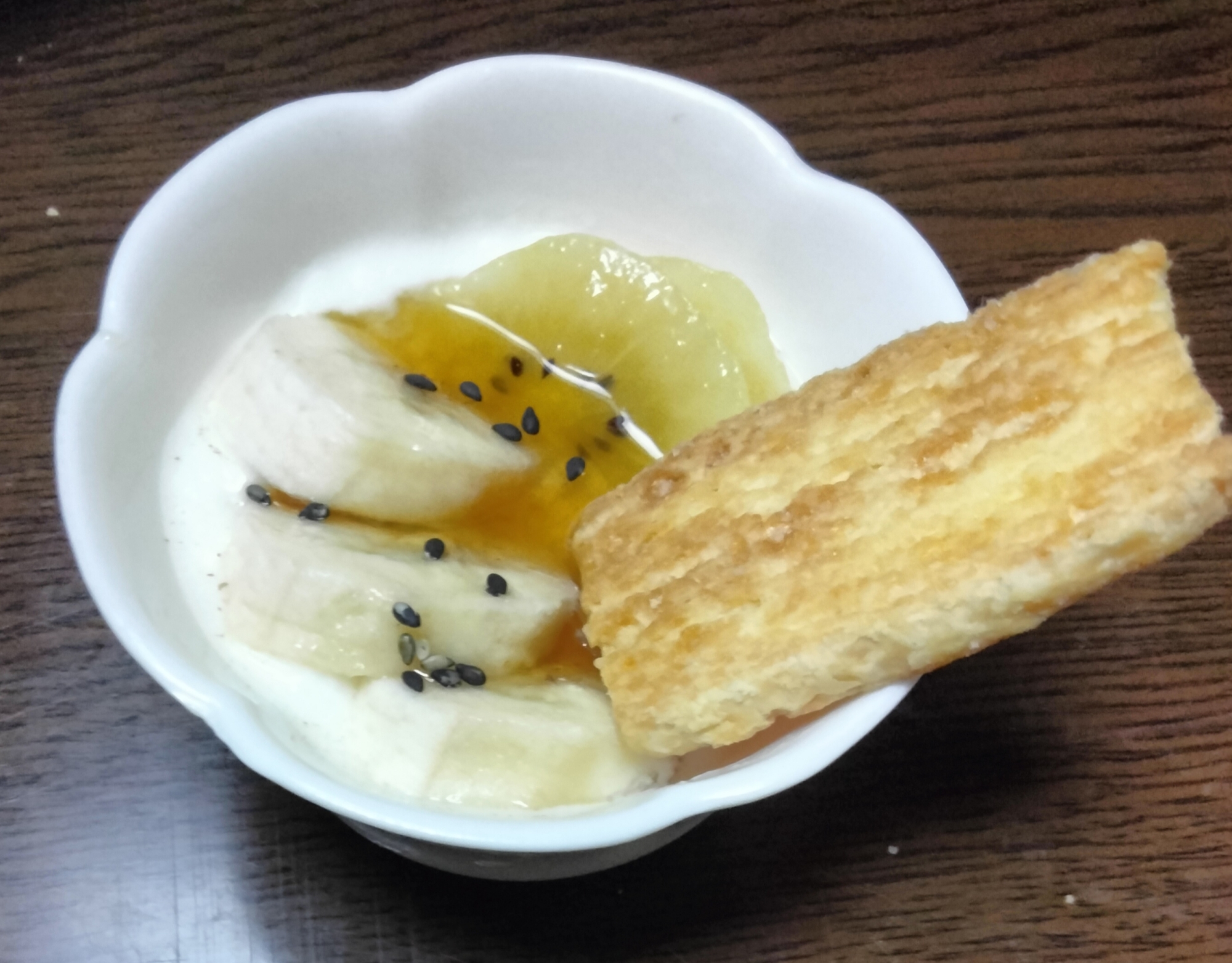 今日のヨーグルト♡キウイバナナ&パイ菓子