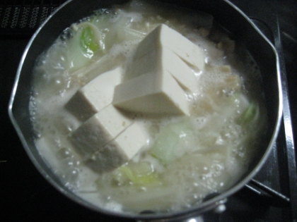 母がお豆腐を鍋に入れる前に綺麗なお水に漬けていたことを思い出しました♪
懐かしいのと、美味しいのとで嬉しかったです♪ありがとうございました^^♪