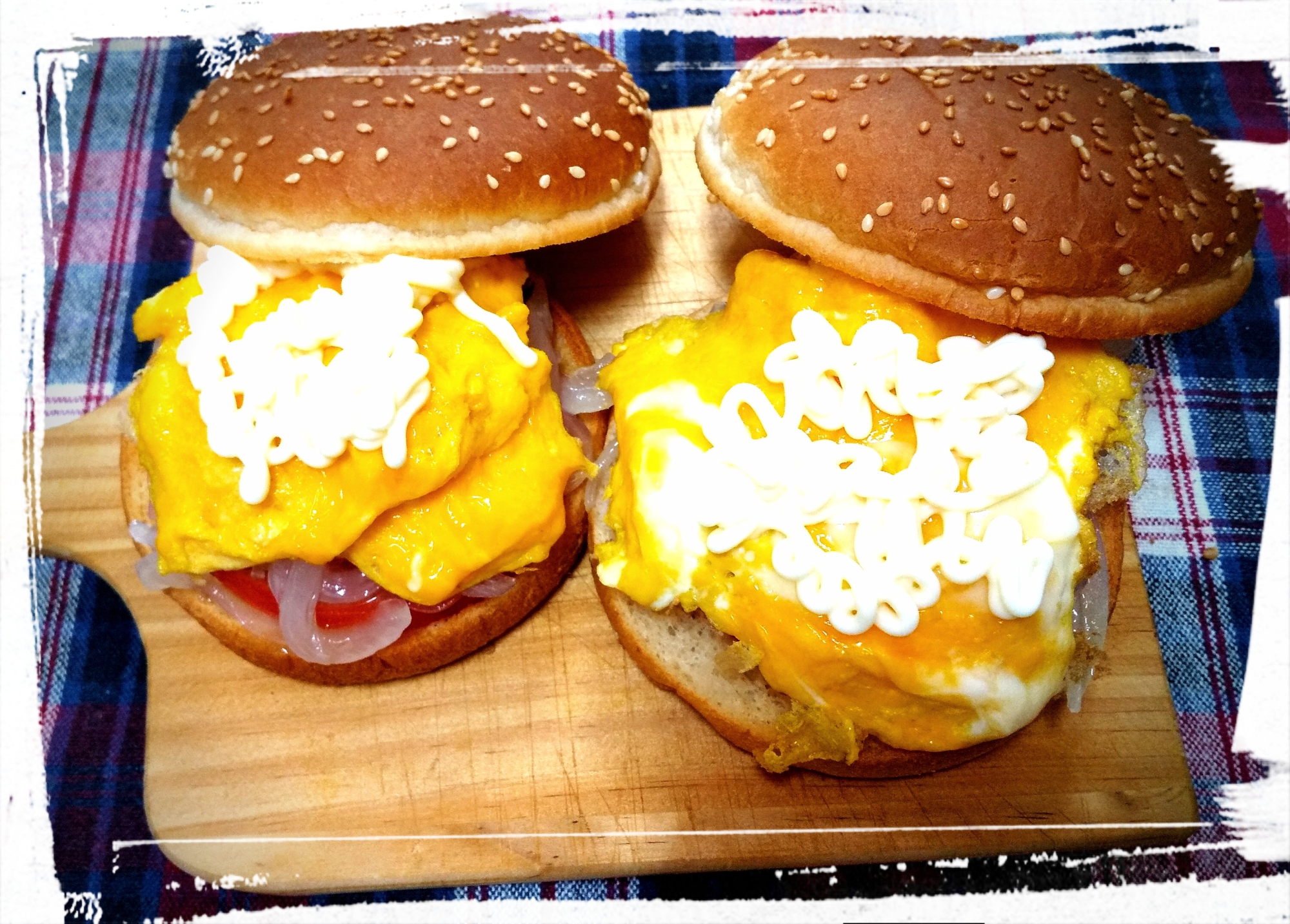 卵と酢玉ねぎのハンバーガー