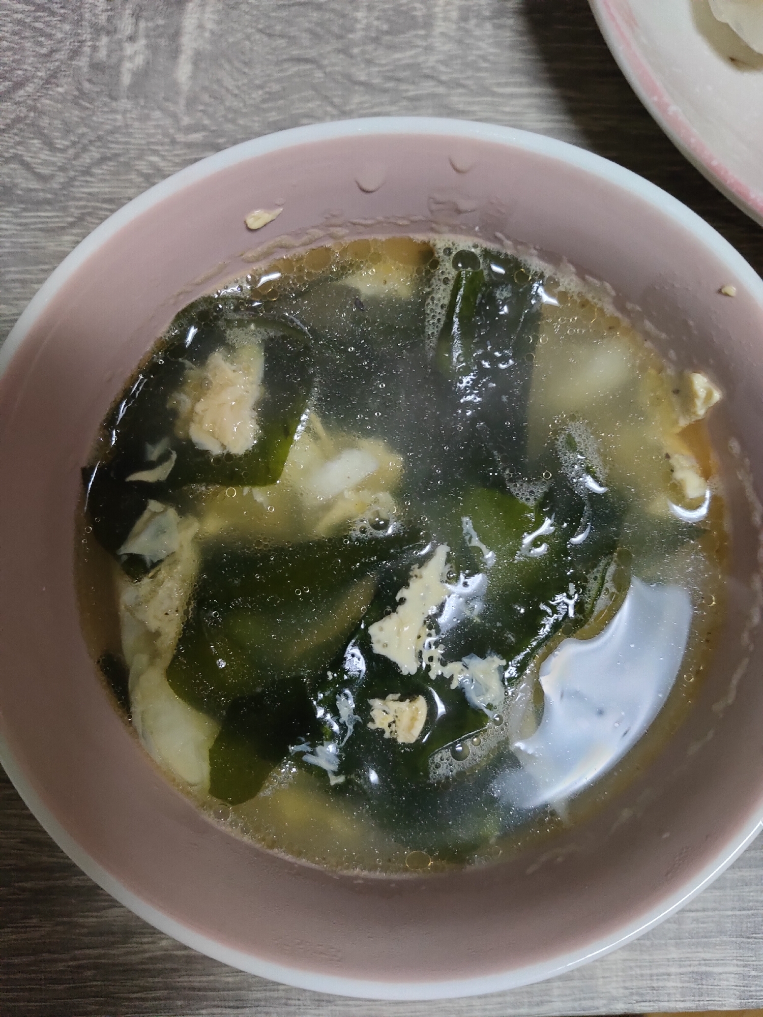 わかめと卵と舞茸のスープ