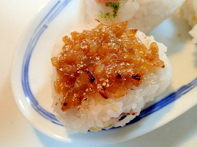 ＣＯで　金山寺味噌とすり胡麻の焼きおにぎり