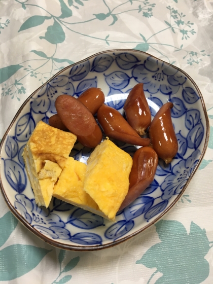 朝ごはんにウインナーと卵焼き