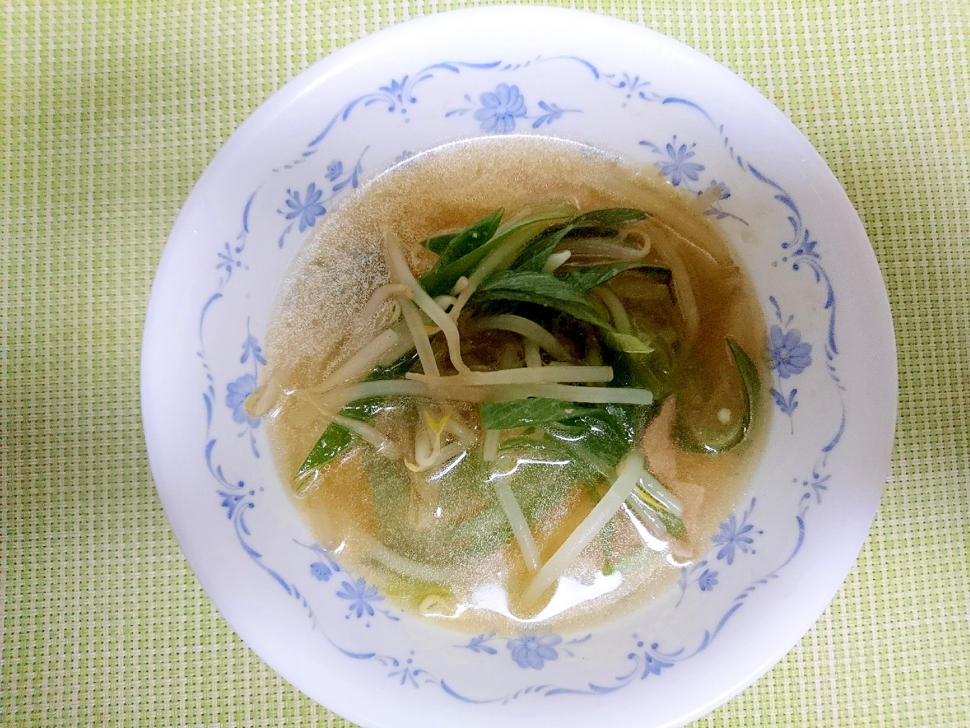 茹で汁でスープ(にら・もやし)