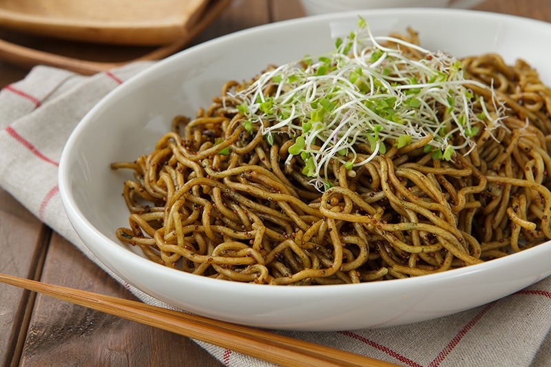 カップ焼きそば×スピルリナ・キヌアミックス