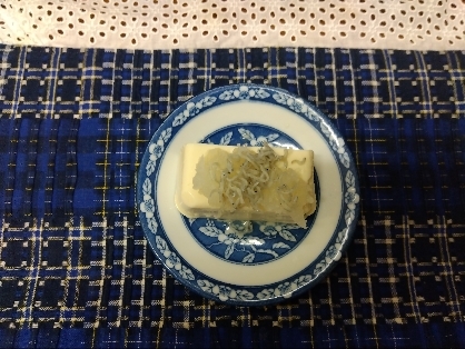 冷奴アレンジ スプラウトしらす玉ねぎスライスのせて