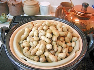 *時短!茹でずに蒸す生落花生*