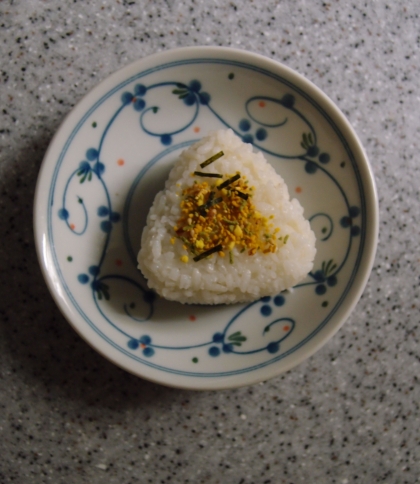 ふりかけおにぎりと味噌スープの夜食