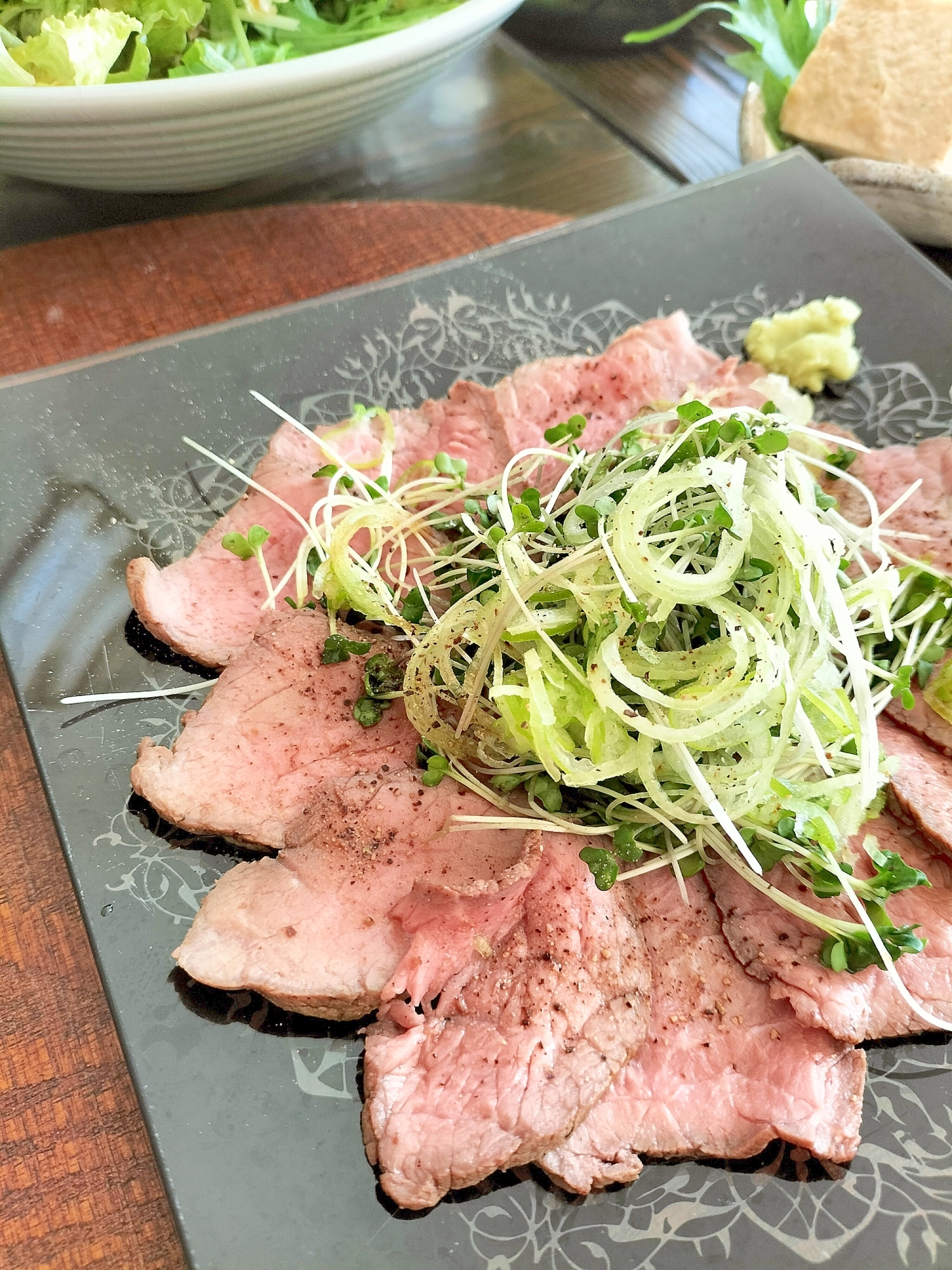 ブロッコリースプラウトとねぎのわさびローストビーフ