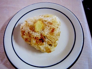 ニンニク風味の焼きおにぎり