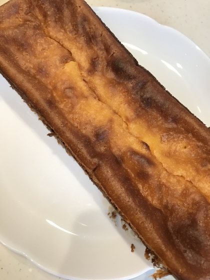 混ぜて焼くだけ！しっとり濃厚なバスクチーズケーキ♪