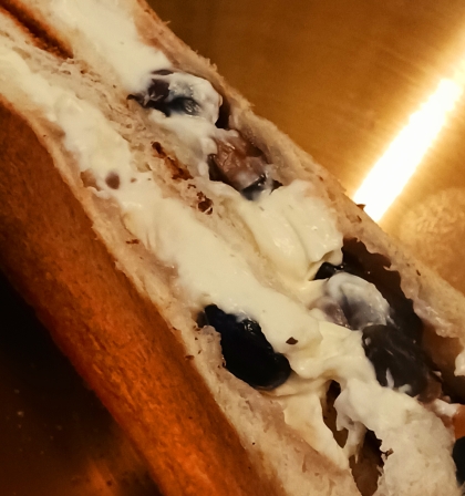 黒豆のクリームチーズサンド