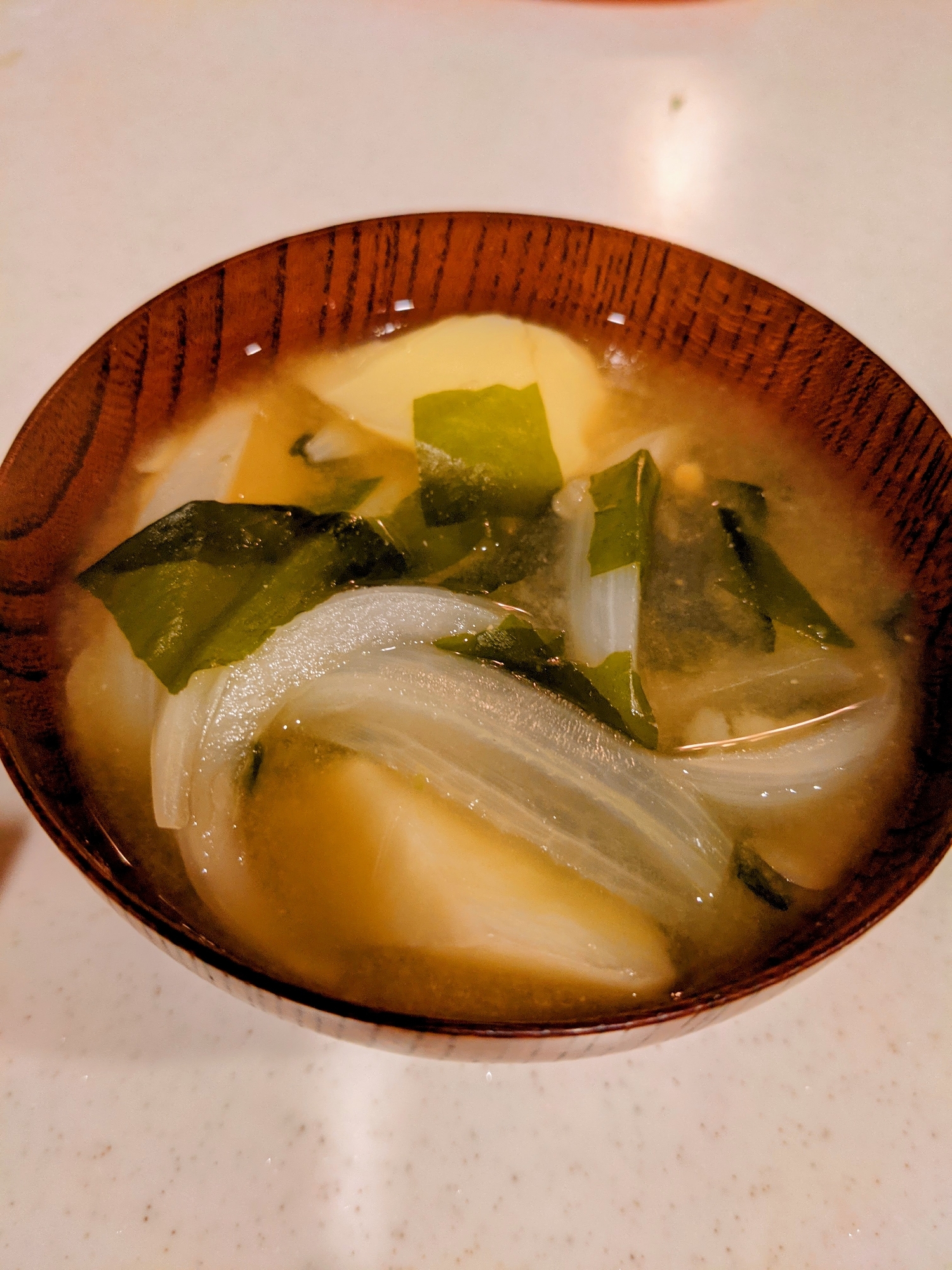 時短！じゃがいもと玉ねぎとわかめの味噌汁