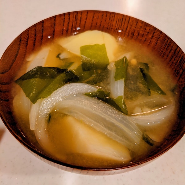 時短 じゃがいもと玉ねぎとわかめの味噌汁 レシピ 作り方 By choco 楽天レシピ 時短 じゃがいもと玉ねぎとわかめの味噌汁 レシピ 作り方 By choco 楽天レシピ
