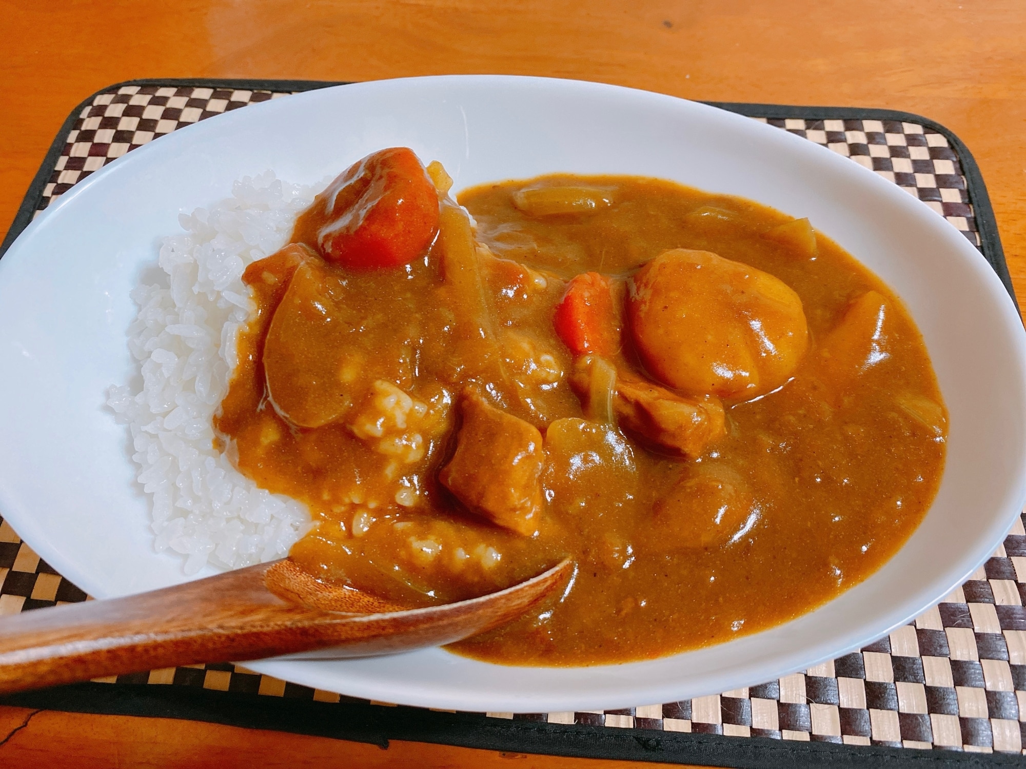 我が家のカレーの隠し味は レトルトカレー レシピ 作り方 By きっちんmiwa 楽天レシピ