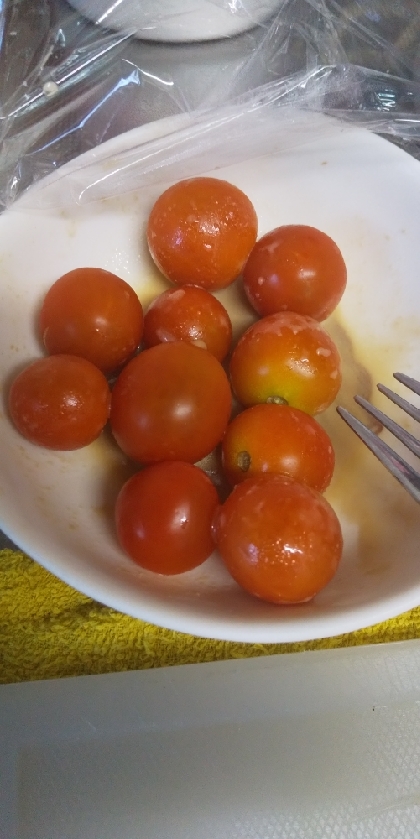 アンチョビドレッシングのトマトサラダ