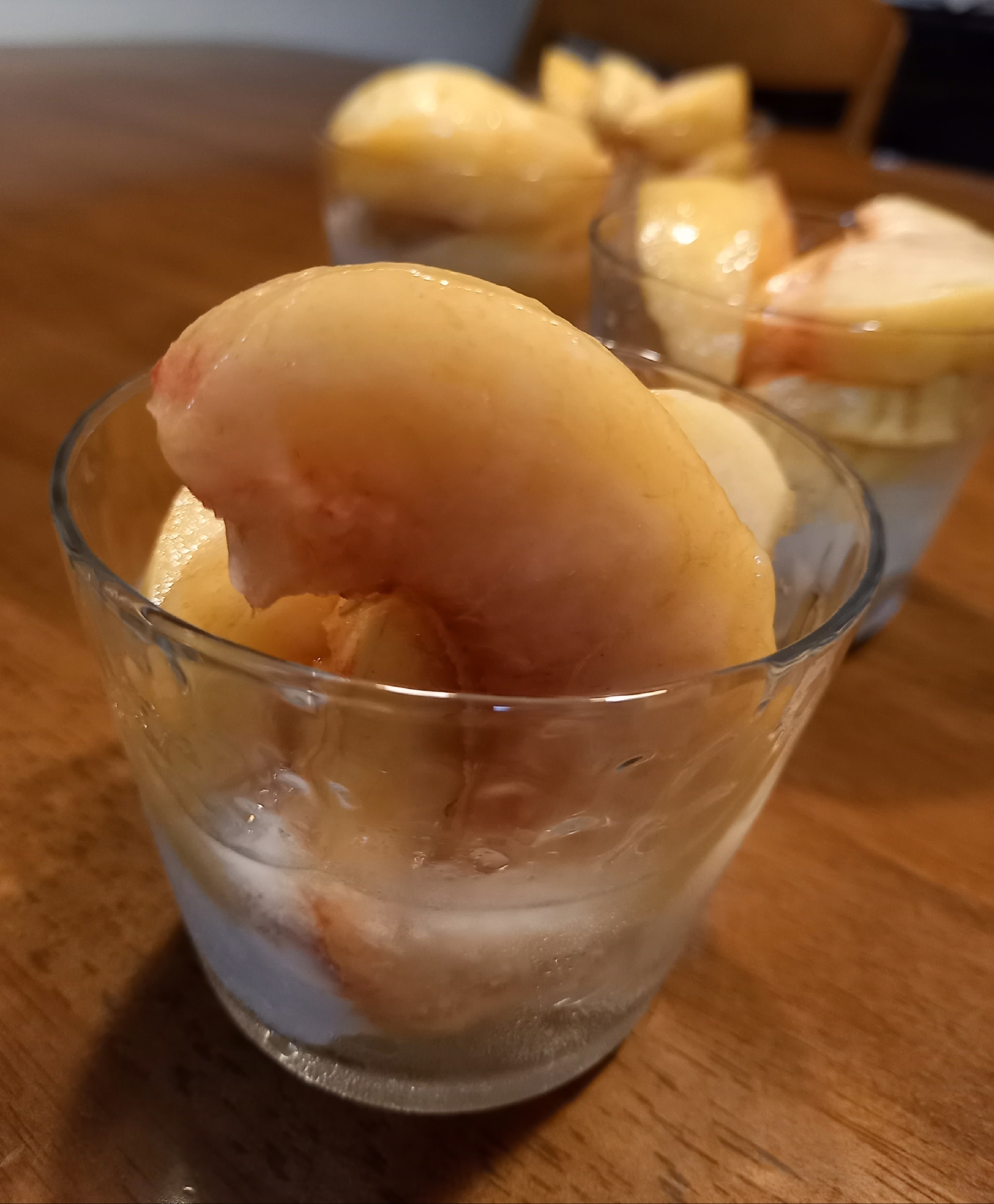 桃と手作り豆乳ゼリーのデザート
