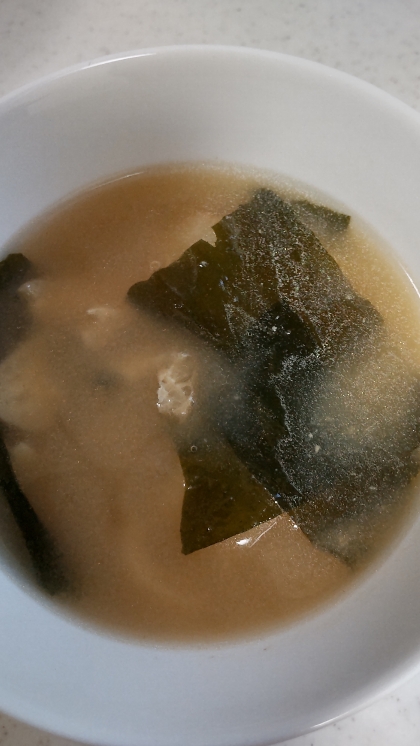 わかめと油揚げの味噌汁（鰹だし）