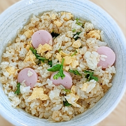 菜の花と魚肉ソーセージで卵チャーハン