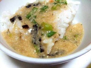 やまと芋のねばりに感動w
だしって癒されます（*^^*）ねぎと海苔もおいしさ引き立ててくれますね♡