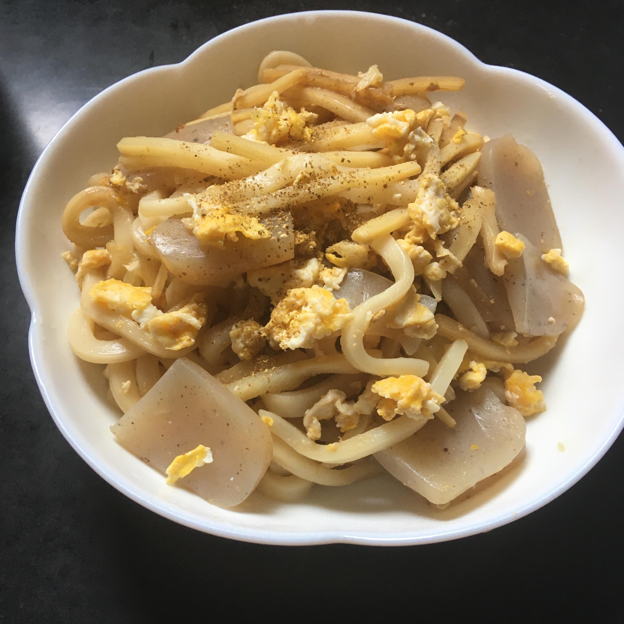 たけのこ、こんにゃく、たまごの焼きうどん