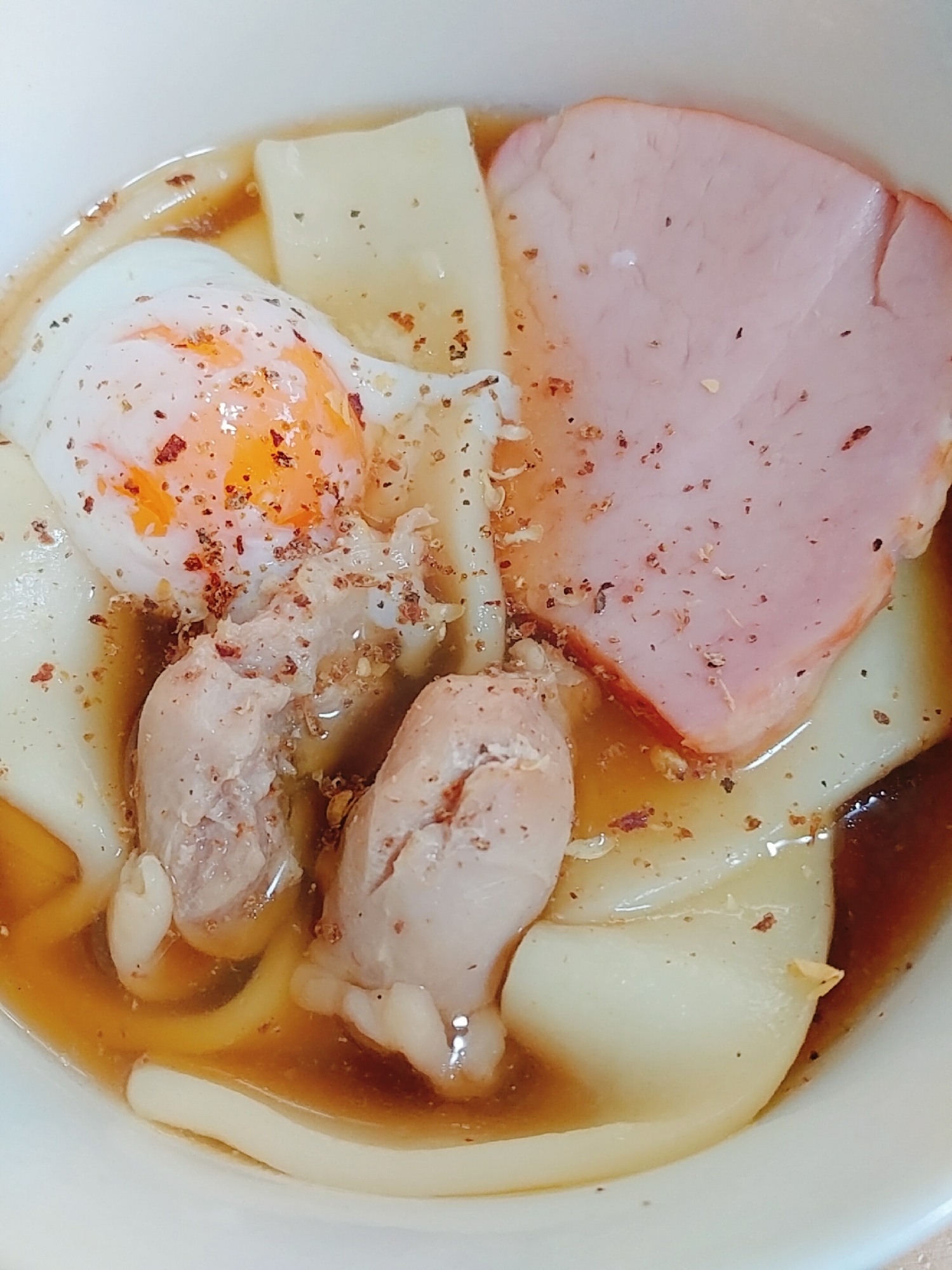 花椒香る☆鶏　ハム　落とし卵の極広うどん