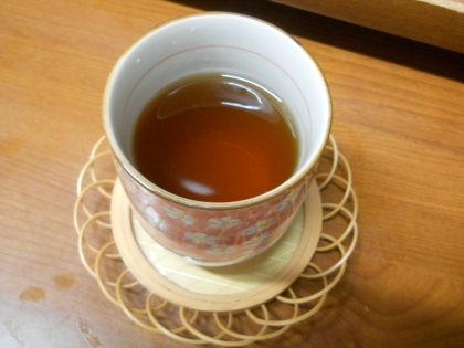 いつも麦茶を作って冷やして飲んでるけど、沸かしたての麦茶がこんなに美味しくなるとは…
今まで黒糖入りを飲まなかった事を後悔したわ～
教えてくれてありがとう❤