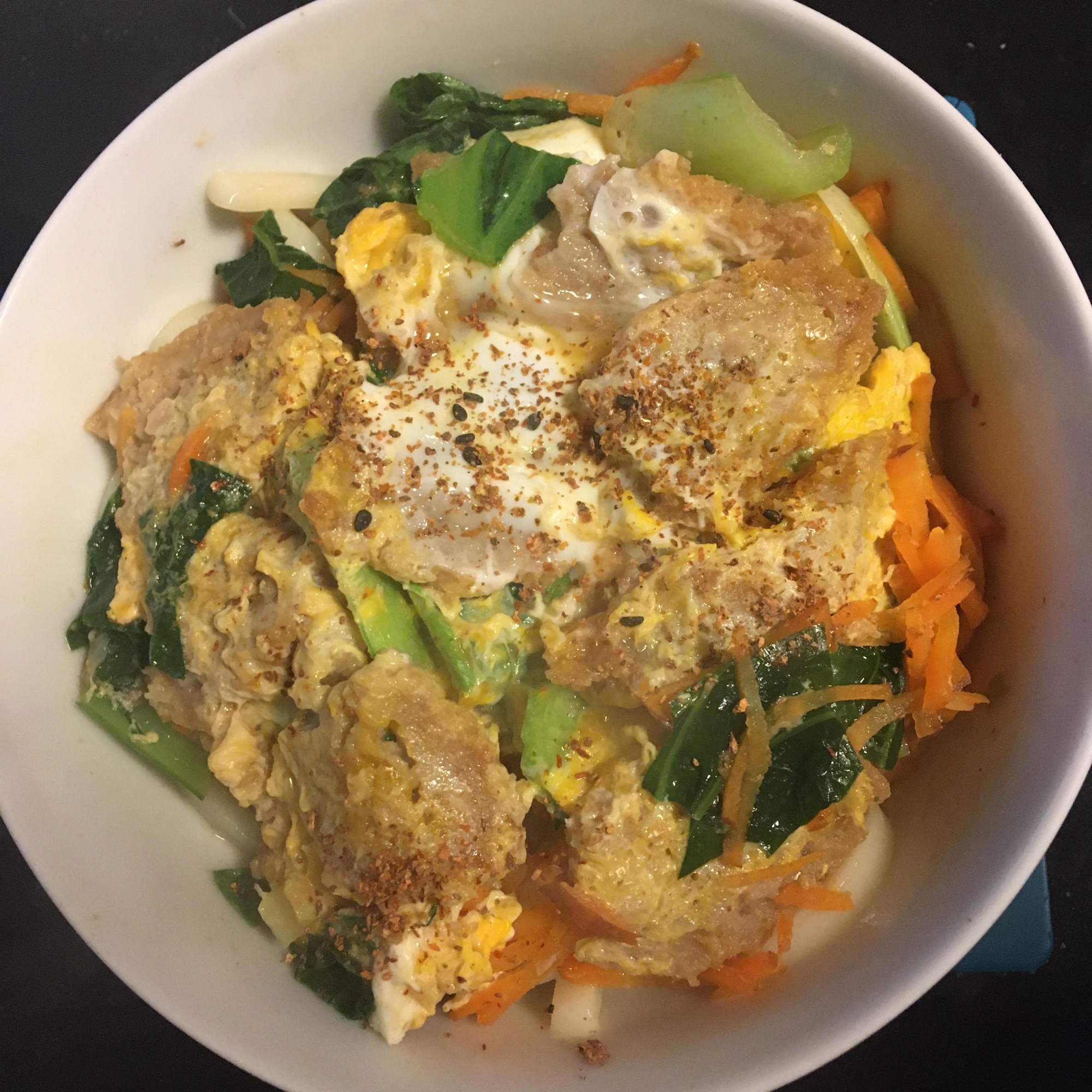 小松菜、にんじん、メンチカツ卵うどん