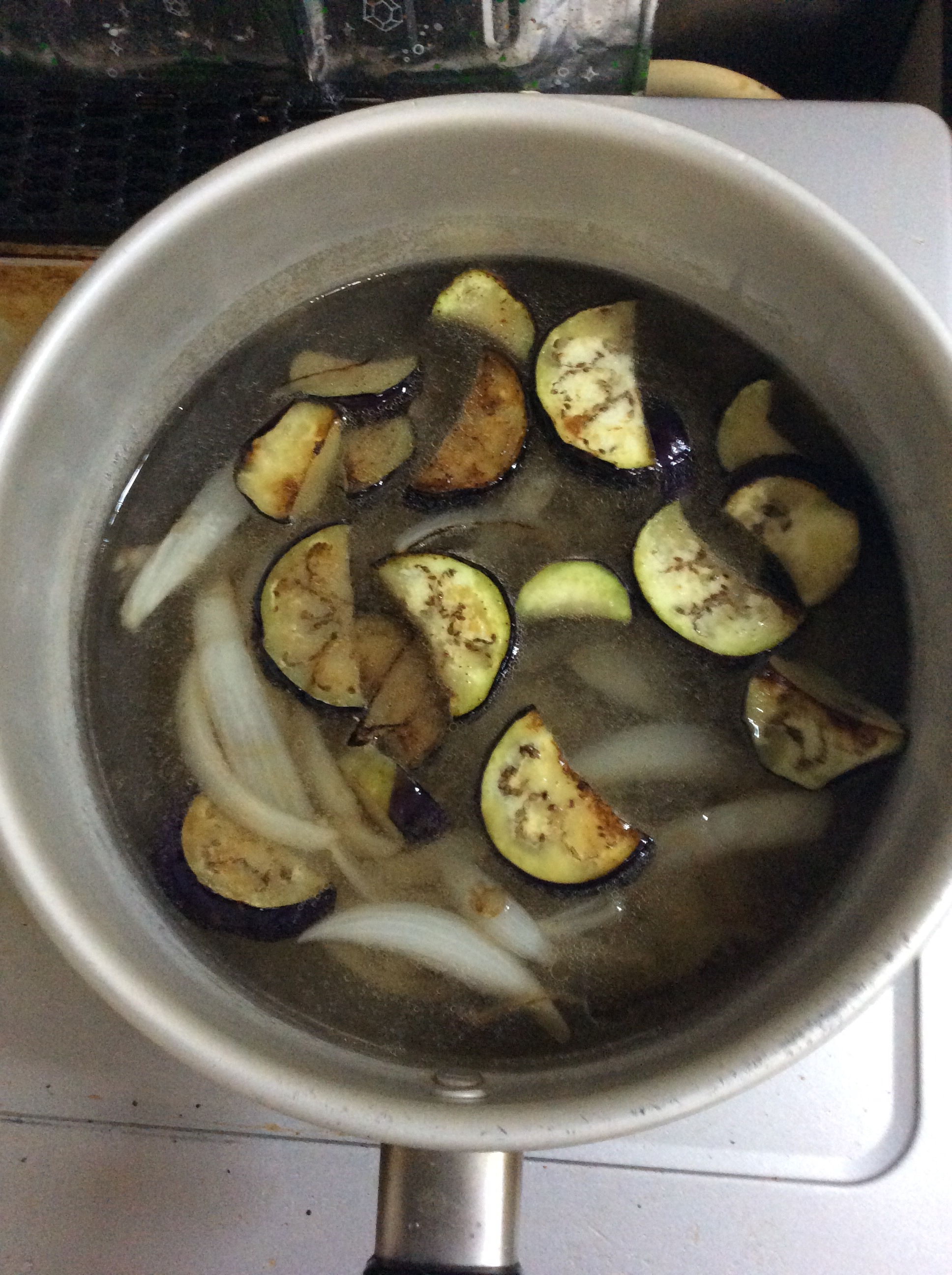 ごま油で美味しい 茄子と玉ねぎの味噌汁 レシピ 作り方 By ハトリーナ 楽天レシピ ごま油で美味しい 茄子と玉ねぎの味噌汁 レシピ 作り方 By ハトリーナ 楽天レシピ