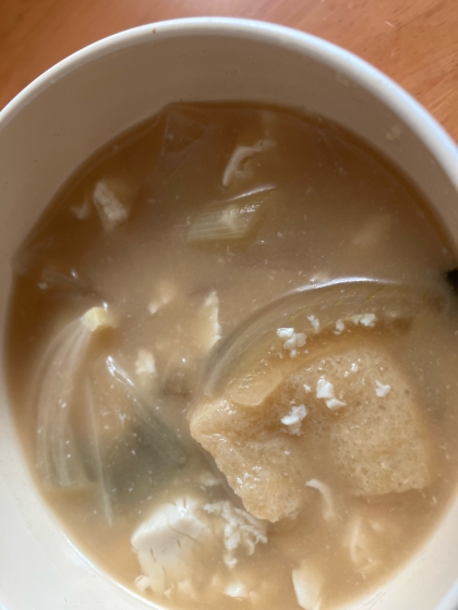 新たまねぎと油揚げの味噌汁