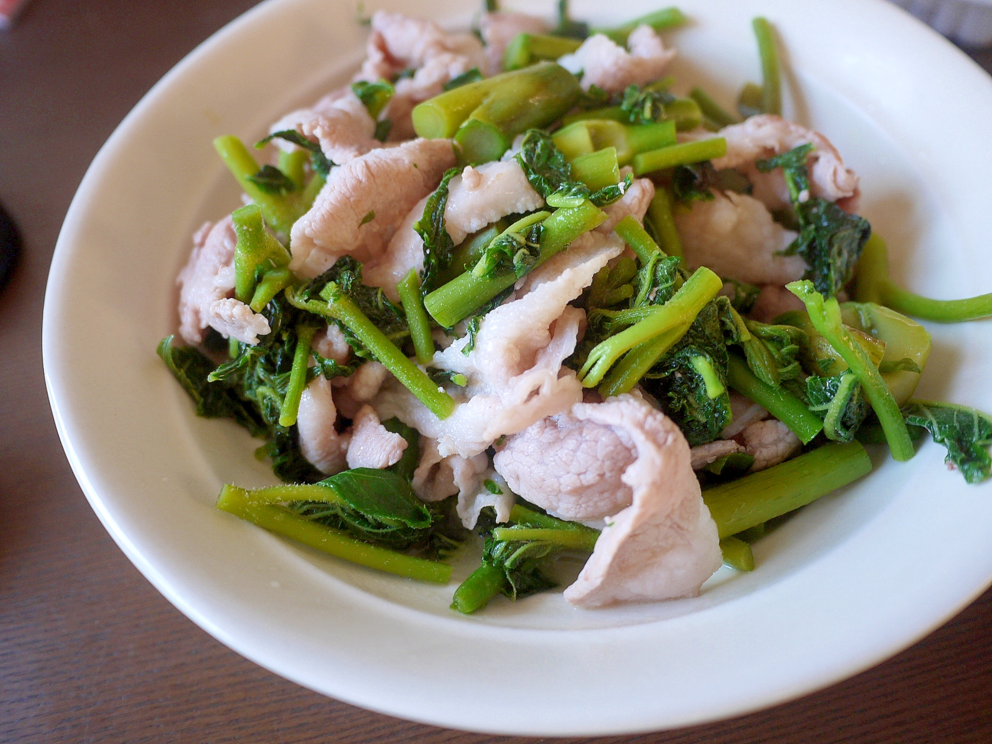 ウドの葉と豚肉の油炒め