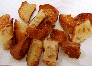 かりっかりガーリッククルトン