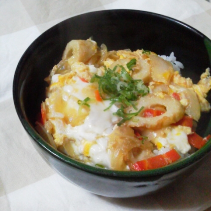 人参もプラスで作らせて頂きました♪ちくわ入りの卵丼、初めてですが、シコシコした食感がいいですね～（*´∀｀*)出汁も出るので旨味もup↗美味しくご馳走様です♡