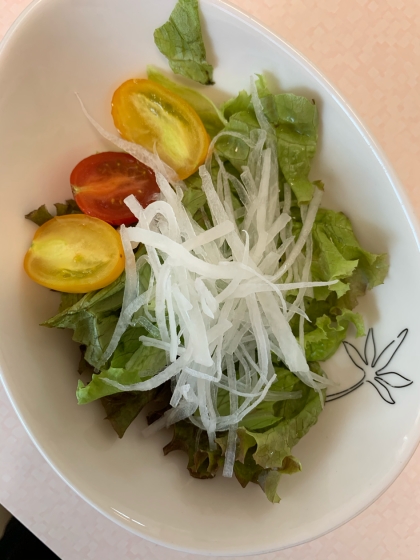 レタスと大根とミニトマトのサラダ