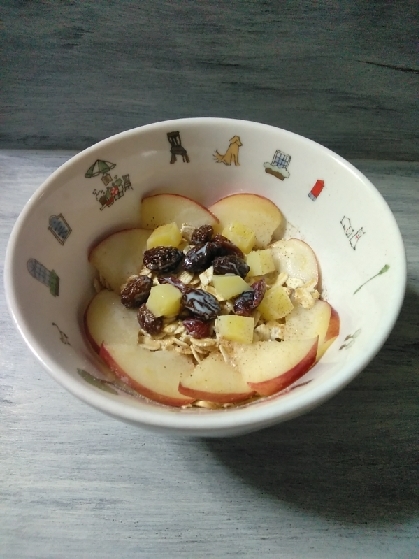 こんにちは♪yukiさんのミューズリー食べたくなりました(*´˘`*)
りんごとシナモン＆ドライフルーツで美味しいおやつに✨ごちそうさまでした♥
