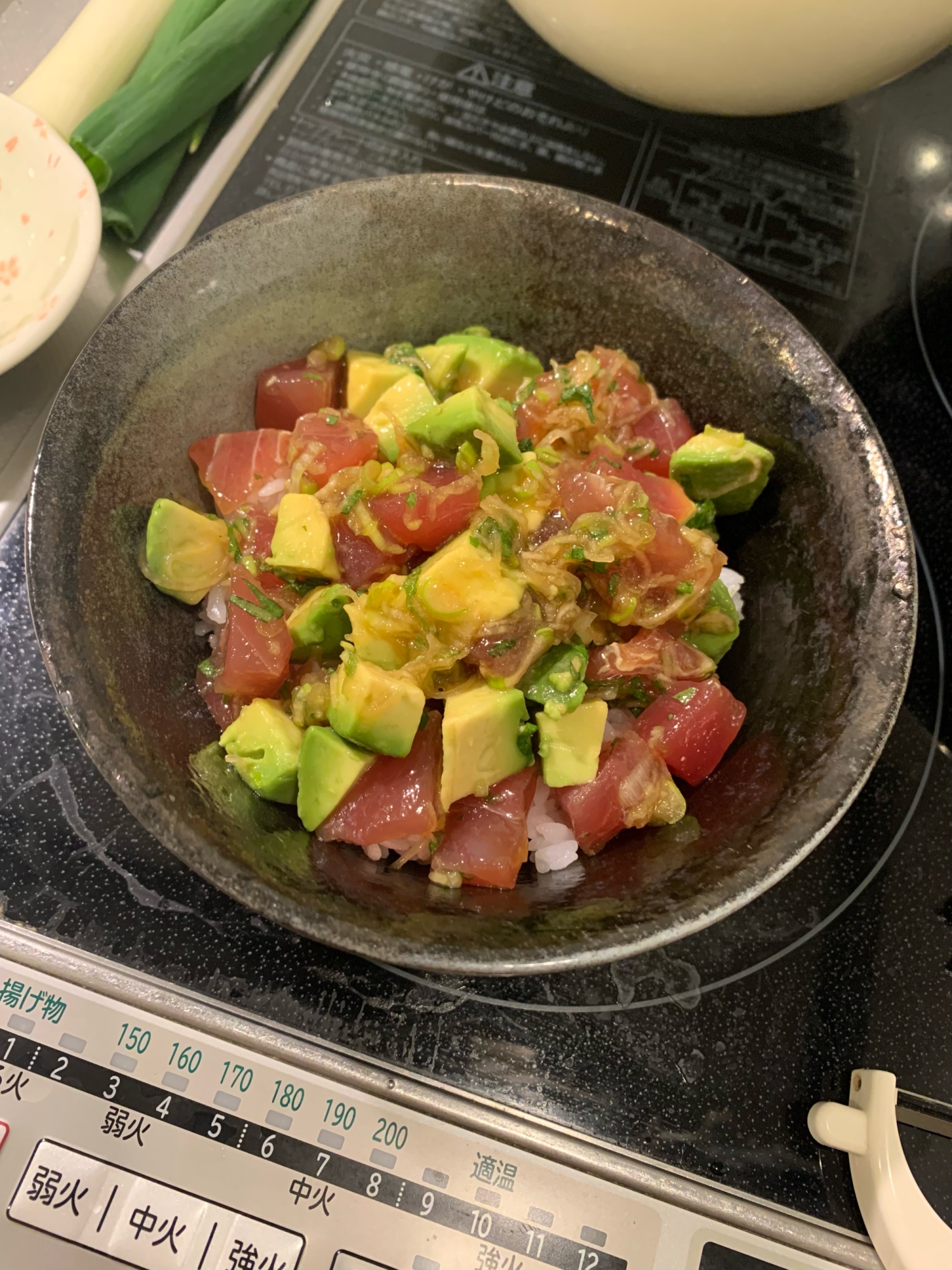 絶対美味しい！シャキシャキ！マグロアボカド丼